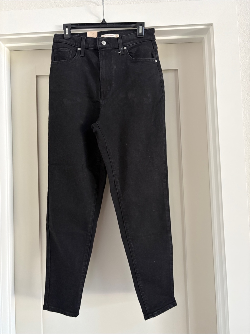Levi’s High Waisted Mom Jeans. NWT